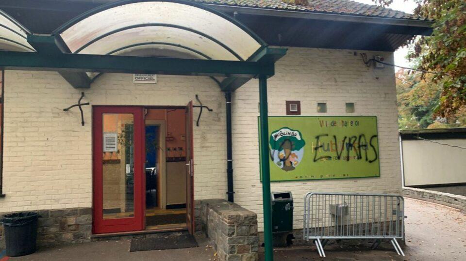 Disturbios: Queman colegios en protesta a la implementación de educación sexual en Bélgica