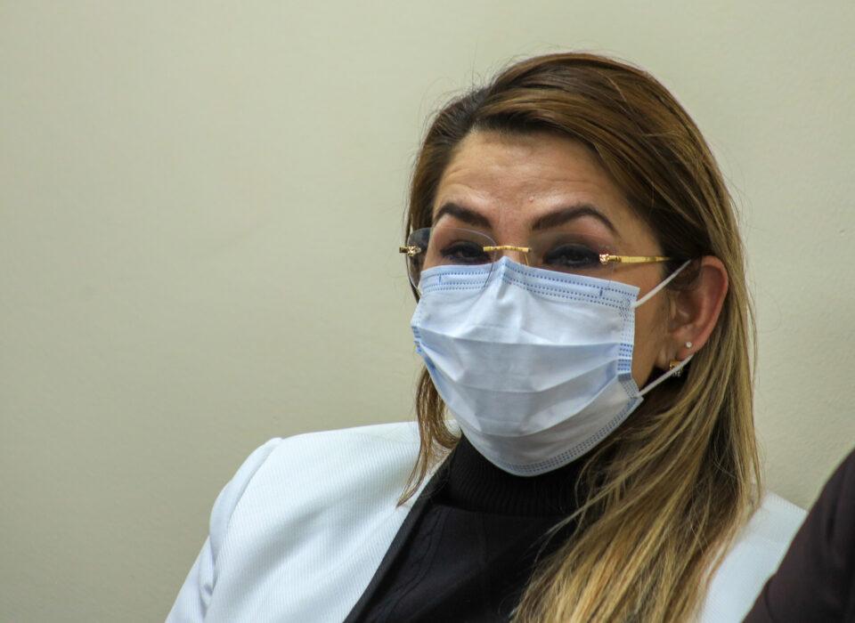 Amplían por cinco meses detención de Jeanine Áñez 