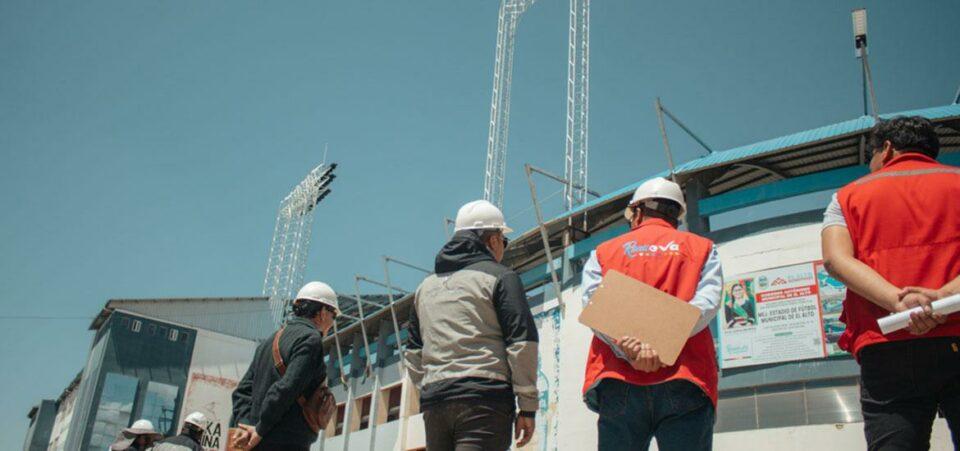 Alcaldesa Eva Copa supervisa obras finales en el Estadio de Fútbol Municipal de Villa Ingenio