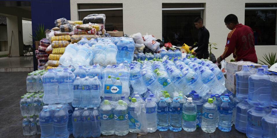 YPFB dona 7 toneladas de víveres a afectados por incendios y sequía en Santa Cruz