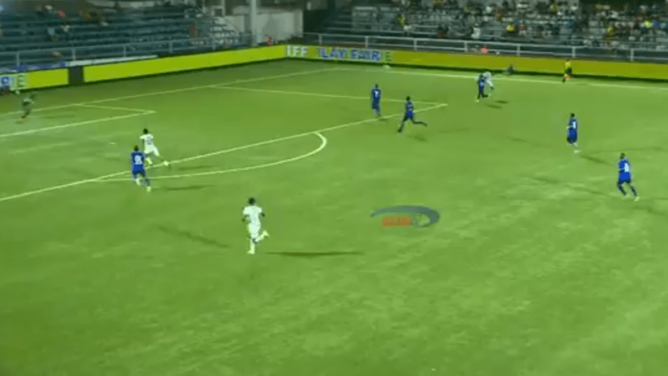 Espectacular gol en la Premier League de Tanzania