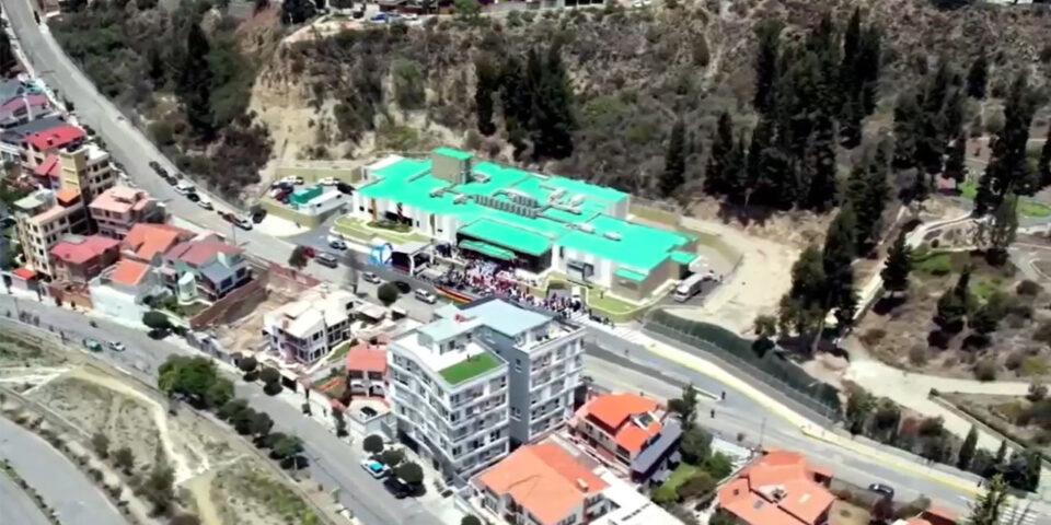 Arce inaugura tercer Centro de Medicina Nuclear y Radioterapia en La Paz