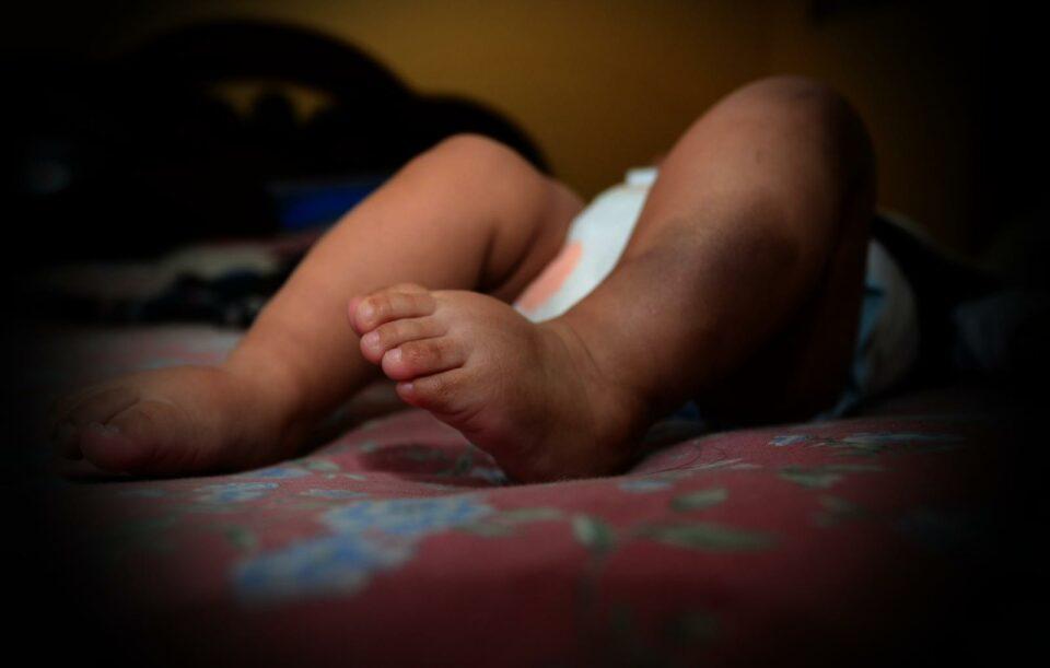 Fallece una bebé golpeada por su madre y encontrada en una bolsa en Lajastambo