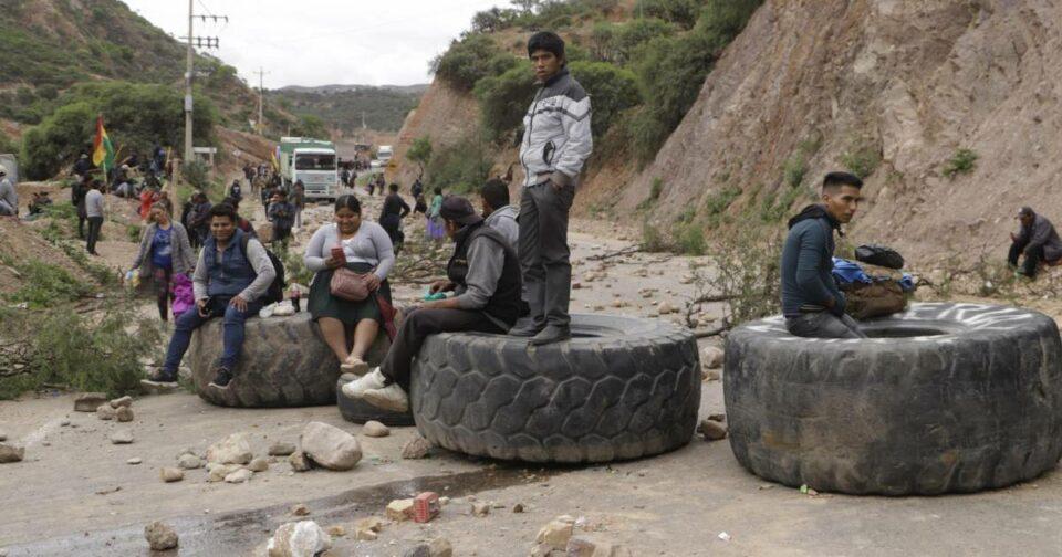 Una persona fue detenida tras ser encontrada con cachorros de dinamita y Bs 1200 en un punto de bloqueo