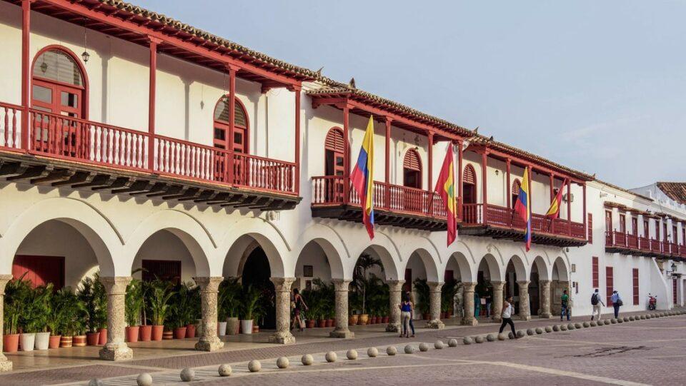 Alcalde de la ciudad colombiana de Cartagena pide que se realice un exorcismo en su despacho
