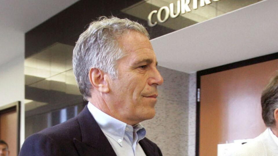 Hermano de Epstein asegura que la muerte del delincuente sexual no fue un suicidio