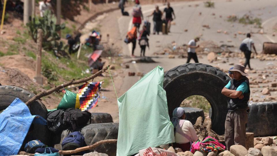 16 puntos de bloqueo aíslan a Cochabamba, Potosí activa la protesta extrema