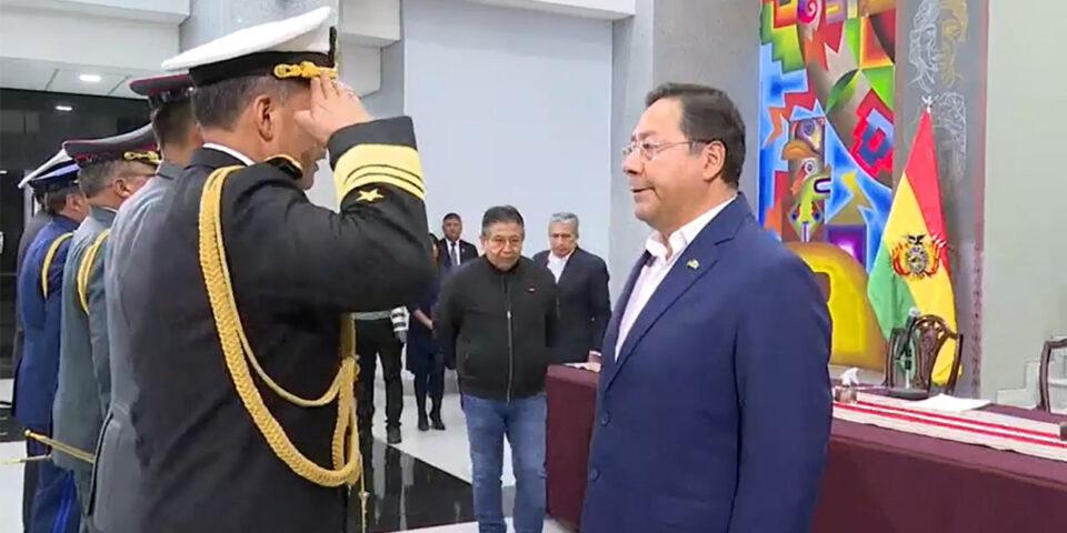 Luis Arce posesionó al nuevo Alto Mando Militar y pidió reformar a las FF.AA