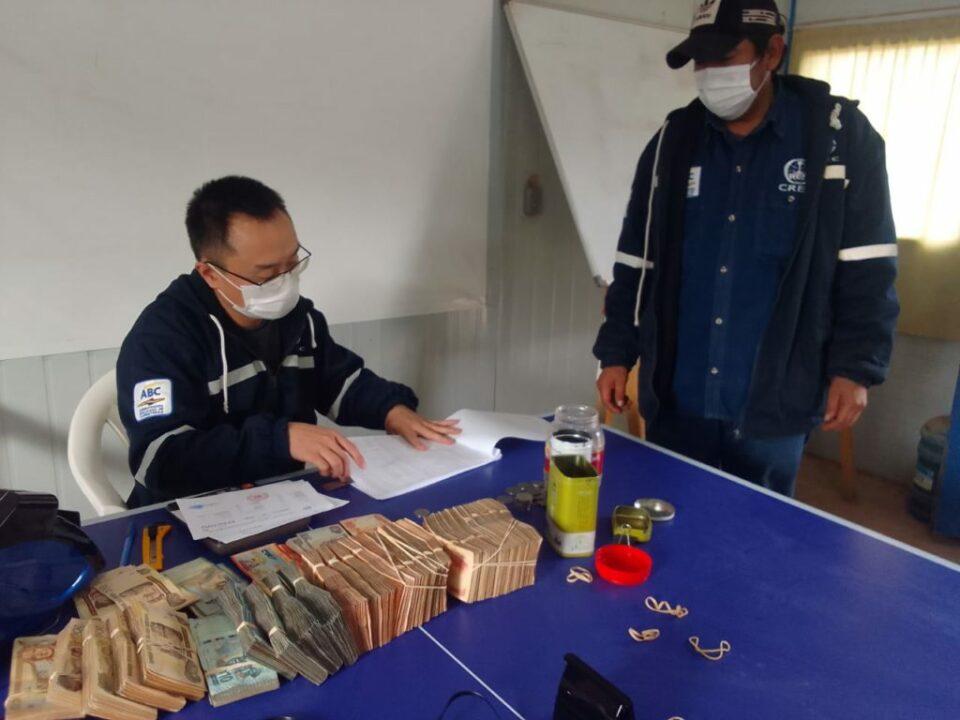 Ocho obreros reciben sus beneficios sociales tras la intervención del Ministerio de Trabajo