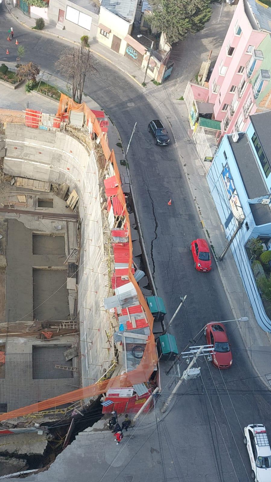 40 familias son evacuadas de dos edificios en Sopocachi debido a la caída de una plataforma