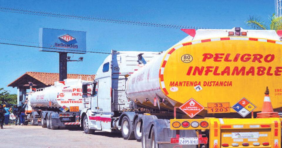 39 millones de litros de combustibles son importados del exterior para abastecer al país