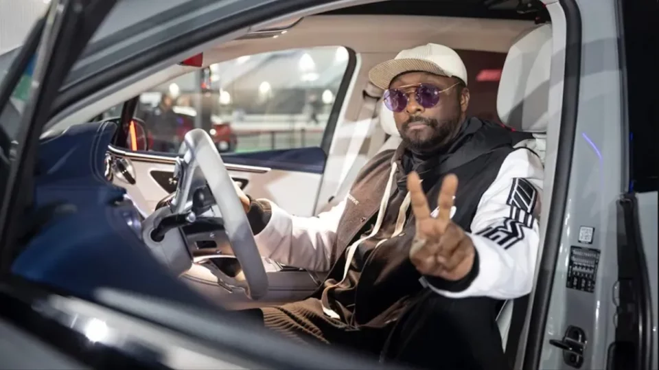 Mercedes Benz trabaja junto al artista Will.i.am para componer música en tiempo real en vehículos eléctricos