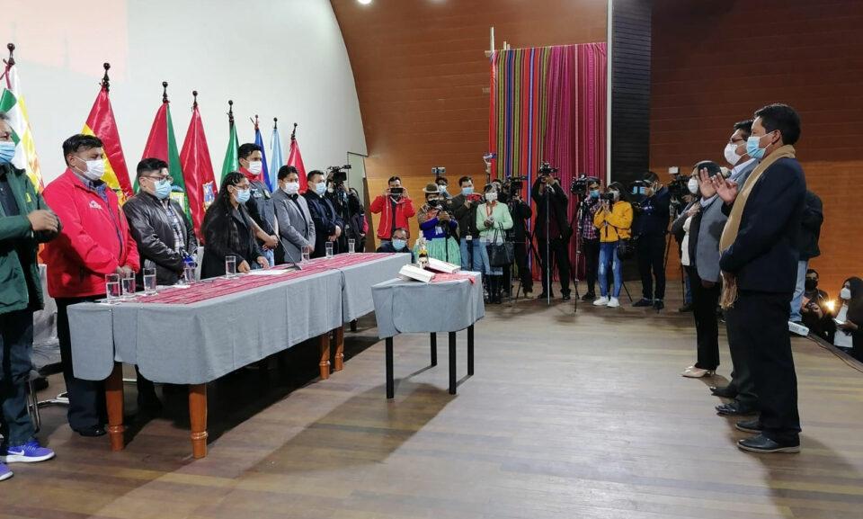 Eva Copa posesionó a su nuevo gabinete municipal y subalcaldes de los 14 distritos