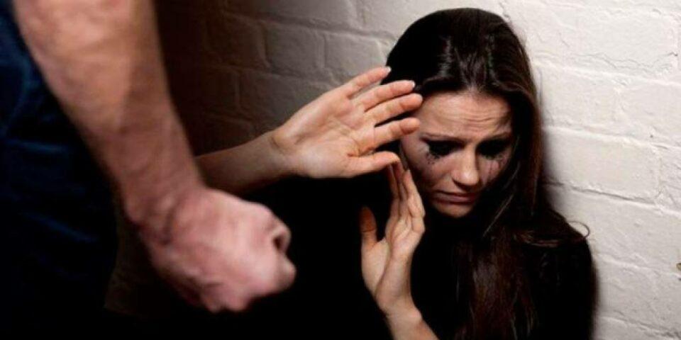 Una mujer no le dio dinero a su pareja y fue brutalmente golpeada