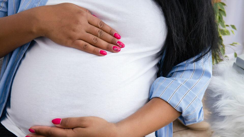 Una mujer en Italia fingió tener 5 hijos y 12 abortos para no trabajar