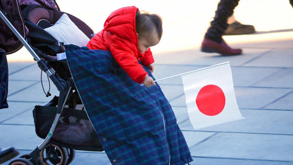 Nacimientos en Japón en 2023 cayó al nivel más bajo jamás registrado