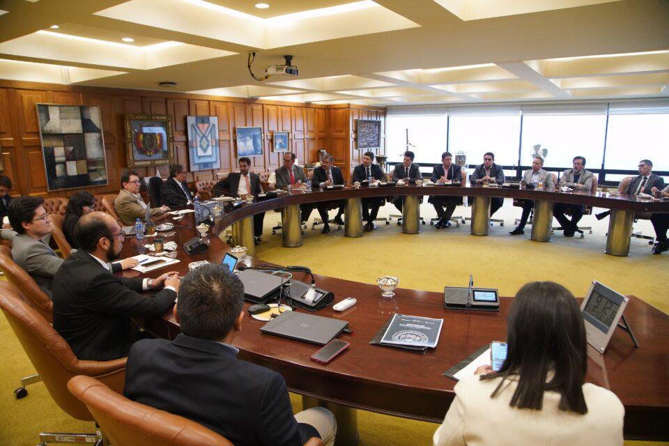 El BCB se reúne con Asoban para tratar la emisión de bonos en dólares