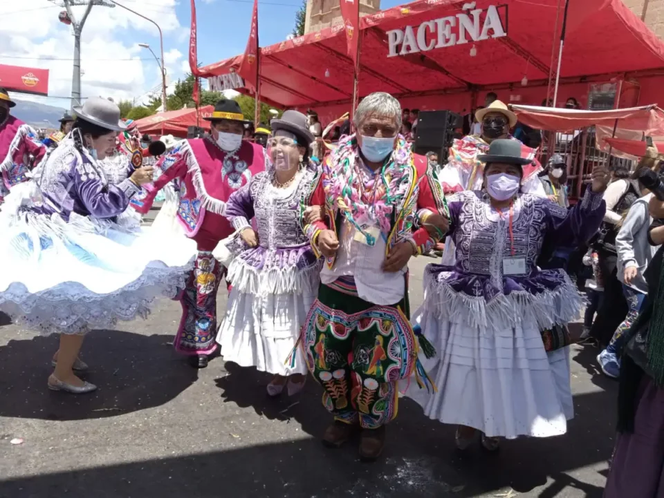A pocos días de finalizar el Carnaval 2024 con el emblemático Entierro del Pepino, los conjuntos de Ch'utas se hacen presentes para participar en el Domingo de Tentación