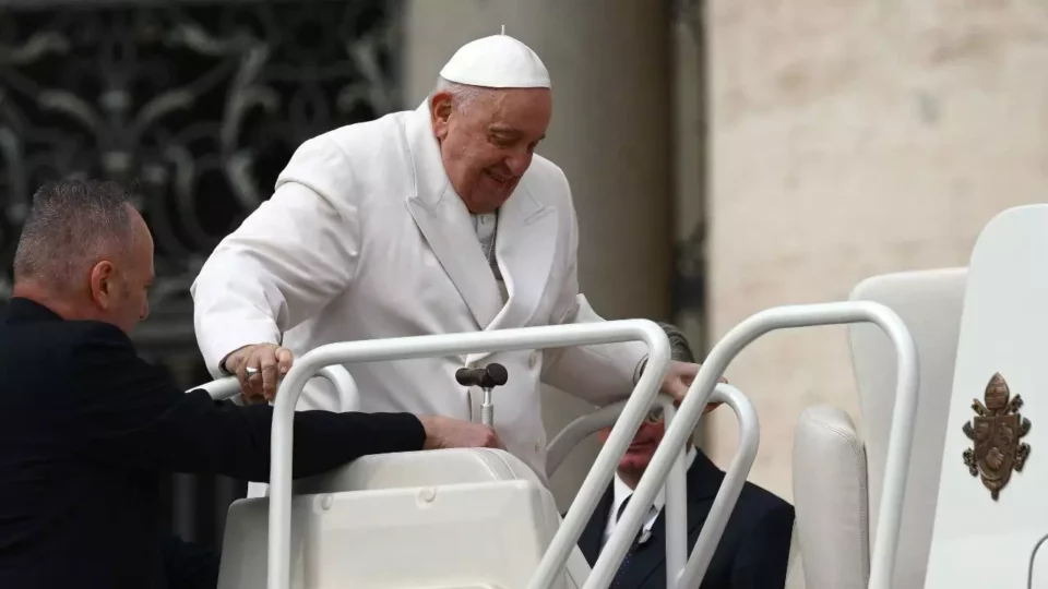 El papa Francisco es ingresado en un hospital tras mostrar síntomas de gripe