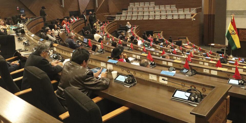 Cámara de Diputados debatirá créditos y prórroga de mandato hoy