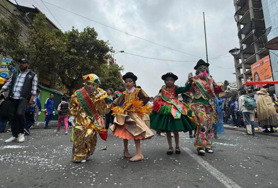 La Paz celebra las fiestas carnavaleras con el cierre de algunas vías en el centro de la ciudad