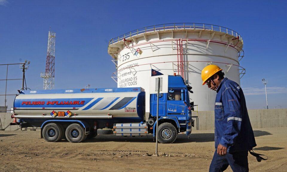 YPFB provee 2.300 metros cúbicos de combustible a La Paz
