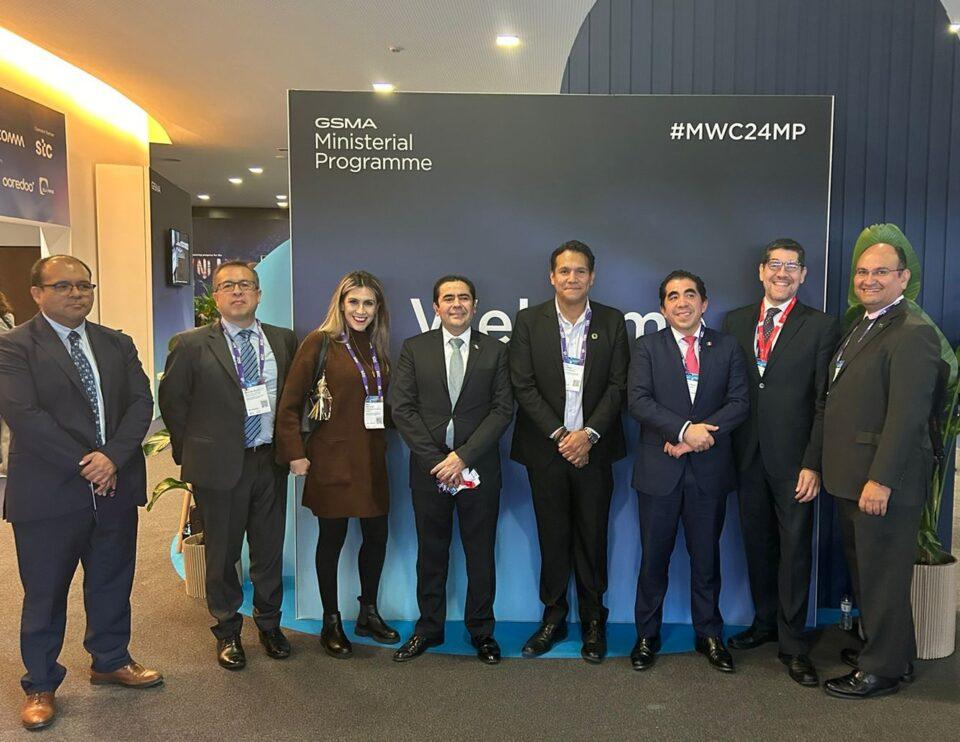 ATT firma acuerdo con Indotel para fortalecer cooperación en telecomunicaciones