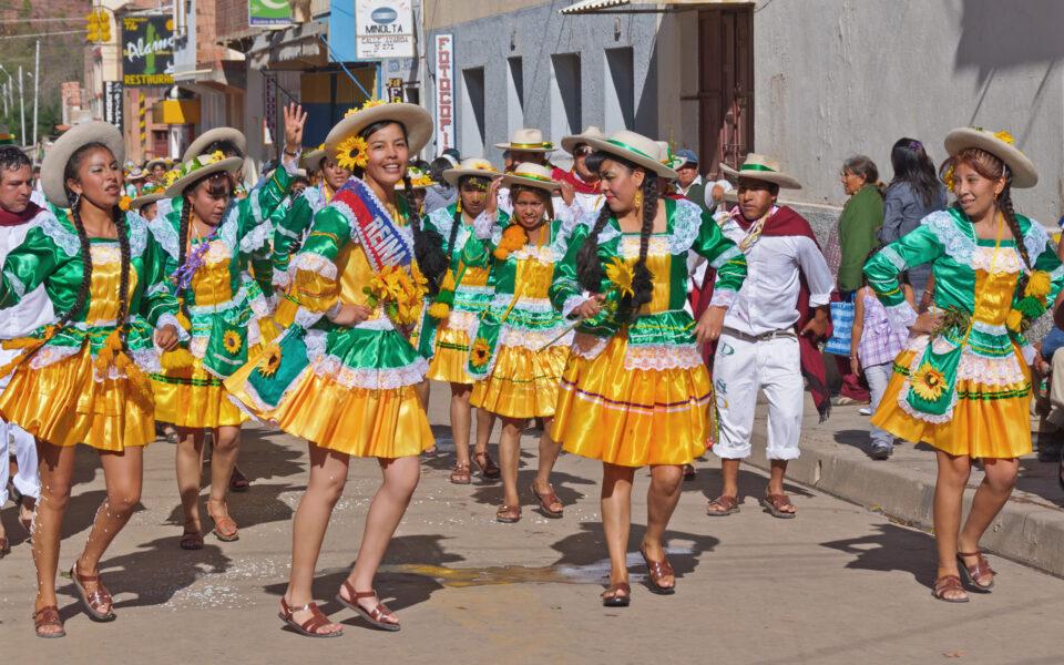 El carnaval de Tupiza “Carnaval Chicheño 2024 – Así Es Mi Tierra” se inauguró oficialmente