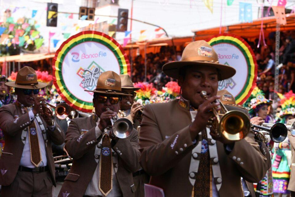 Fotos: Al ritmo de las bandas se lleva este Carnaval de Oruro 2024