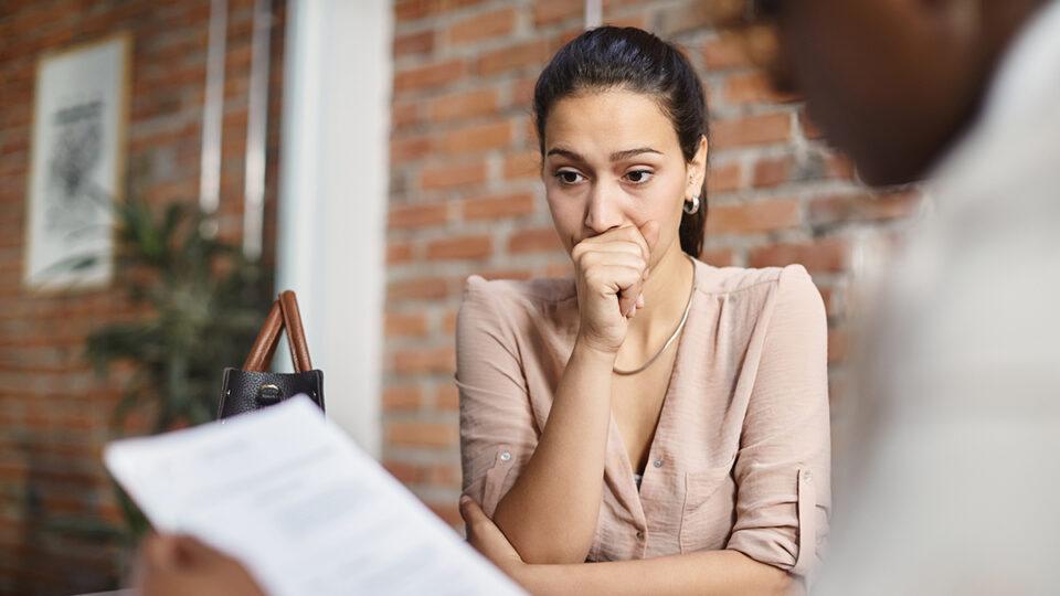 Debate en redes sociales tras plantearse la posibilidad de que las madres acompañen a sus hijos a entrevistas laborales