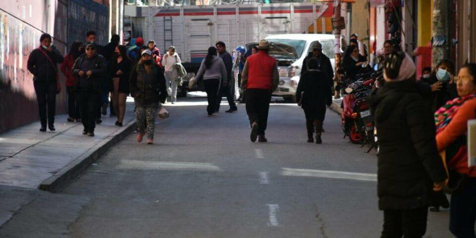 Choferes de la ciudad de Oruro replegaron sus vehículos y dejaron sin transporte a la ciudadanía