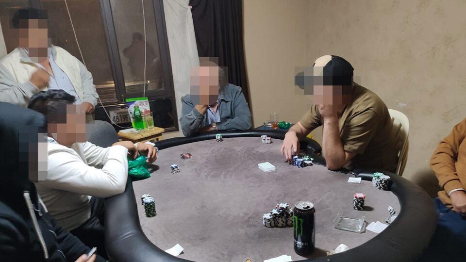 Santa Cruz: Un torneo ilegal de póker fue intervenido por la AJ e incautó dos mesas de juego con fichas y naipes