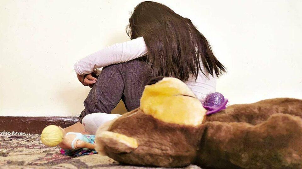 Niña de seis años es abusada sexualmente por el hermano de la portera en Cochabamba