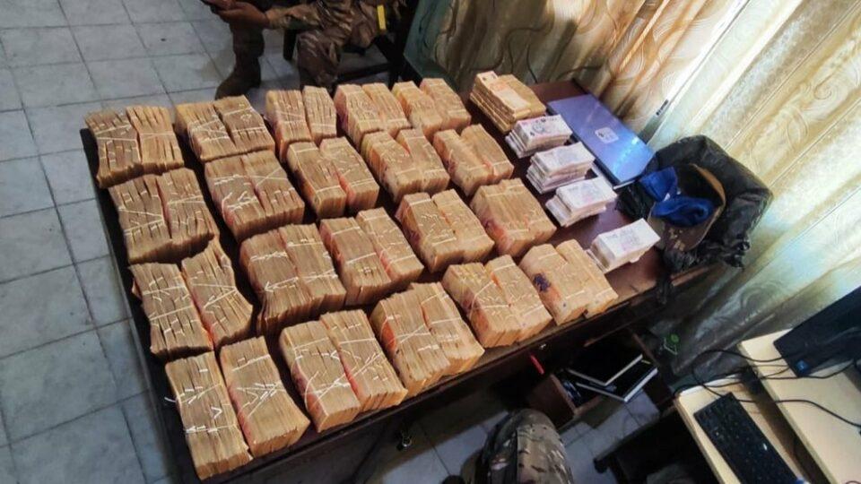 Bermejo: auto llevaba 25 millones de pesos argentinos (casi Bs 200 mil) de contrabando