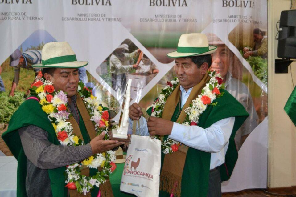 Inyectan más de Bs 2,3 millones para fortalecer producción de quinua en siete municipios de La Paz