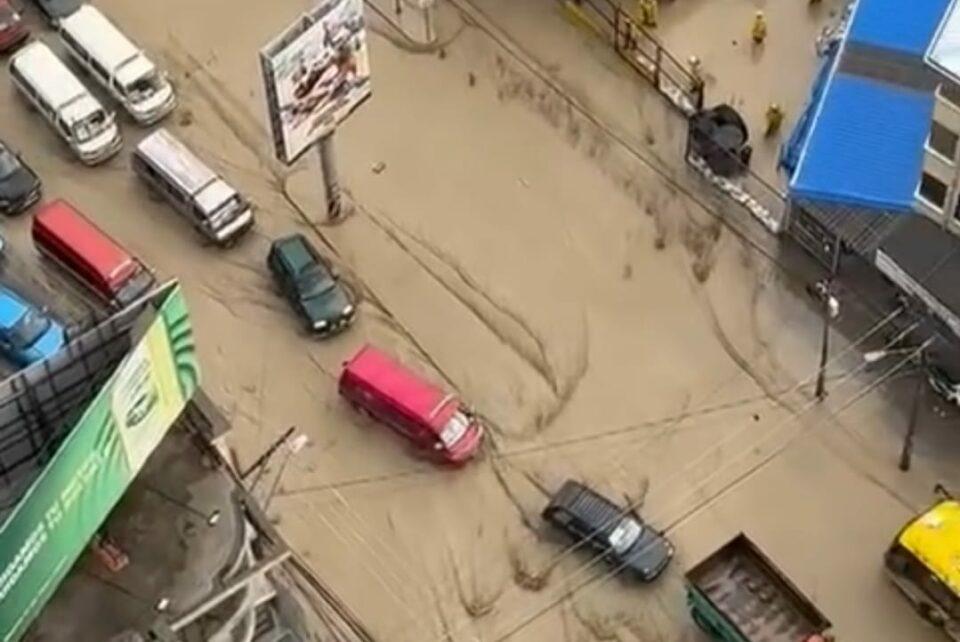 Alcaldía de La Paz solicita a la población no circular por la avenida Costanera ni por vías aledañas a ríos