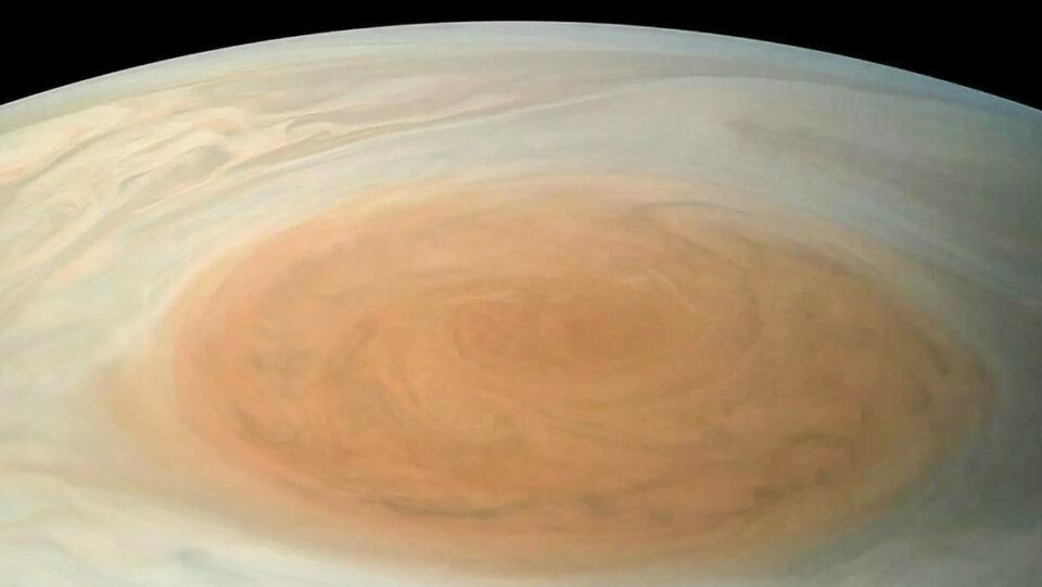 La NASA revela imagen de gigantesca tormenta en Júpiter, dos veces más grande que la Tierra