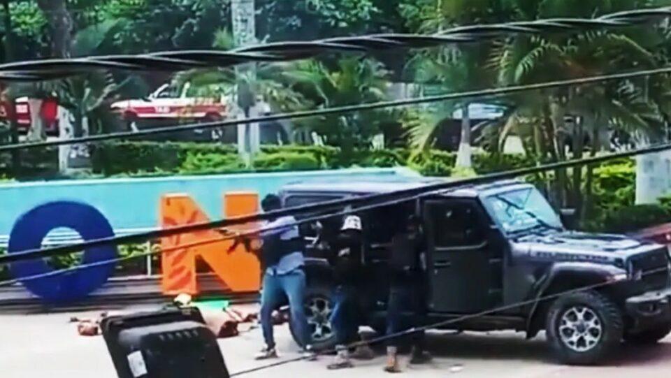 Abandonan varios cuerpos desmembrados en la plaza central de un municipio en México