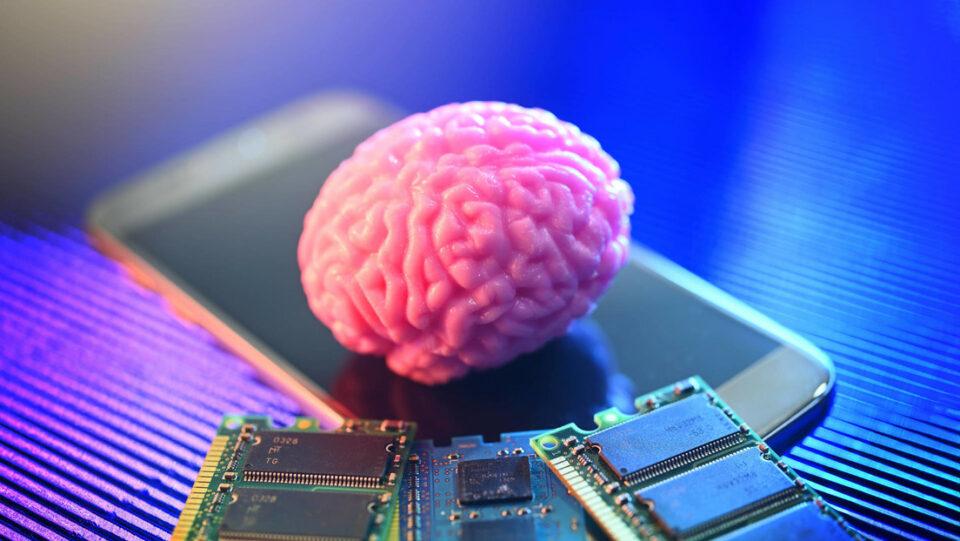 Primer humano con el chip Neuralink muestra su "telepatía"
