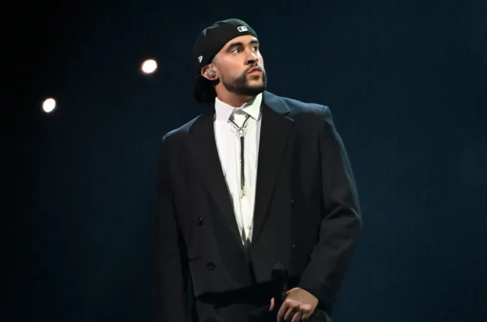 Bad Bunny demanda a un fan por publicar videos de su concierto