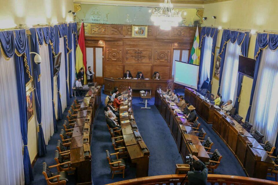 Comisión Mixta suspende sesión por falta de candidatas mujeres y autoidentificación indígena