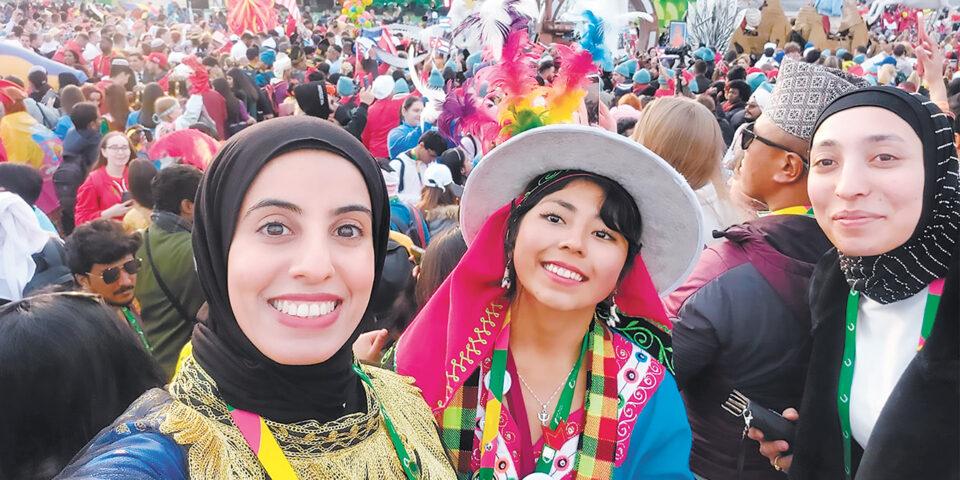 Jóvenes destacan la cultura boliviana en el Festival Mundial de la Juventud
