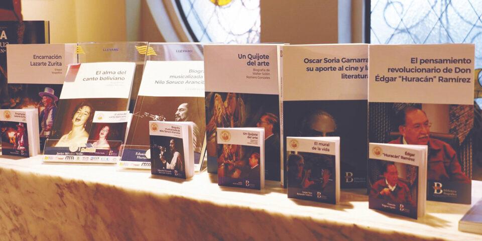 La Fundación Cultural del Banco Central de Bolivia (FC-BCB) llegará hoy a la Primera Feria Internacional del Libro de El Alto (Filea) con ocho volúmenes de la Biblioteca Biográfica: Rumbo al Bicentenario. Además de estas publicaciones, presentará más de 100 títulos de investigaciones y producción intelectual de los repositorios nacionales y centros culturales dependientes de la institución, que son parte de la oferta bibliográfica que ofrecerá la entidad cultural a lectores y lectoras de la ciudad más alta del país. La Biblioteca Biográfica es un proyecto auspiciado por la FC-BCB que tiene el objetivo de rescatar la vida y legado de los héroes populares que contribuyeron al desarrollo de las diversas culturas del Estado Plurinacional de Bolivia. Entre los títulos disponibles en la Filea se encuentran: Óscar Alfaro, ensayo bibliográfico; El mural de la vida, biografía del maestro Lorgio Vaca; El pensamiento revolucionario de Don Édgar ‘Huracán’ Ramírez; Óscar Soria Gamarra, su aporte al cine y la literatura; Encarnación Lazarte, ensayo bibliográfico; Biografía musicalizada de Nilo Soruco Arancibia; El alma del canto boliviano, biografía de Gladys Moreno; y Un Quijote del arte, biografía de Wálter Solón Romero Gonzales. Además, los repositorios nacionales y centros culturales de la FC-BCB, como el Museo Nacional de Etnografía y Folklore (Musef), el Centro de la Cultura Plurinacional (CCP), el Museo Nacional de Arte, la Casa Nacional de Moneda (CNM) desde Potosí; la Casa de la Libertad; y el Archivo y Biblioteca Nacionales de Bolivia, también ofrecerán sus publicaciones e investigaciones en la feria. El Museo Nacional de Etnografía y Foklore (Musef) llevará sus catálogos Uyway – Uywaña: Crianza Mutua para la vida, Expresiones, lenguajes y poéticas, Vistiendo memorias. Textiles tejiendo la vida, además de su línea dedicada al público infantil de la serie Musef en Viñetas. El Centro de la Cultura Plurinacional (CCP) mostrará la cultura del oriente boliviano mediante sus libros: En la tierra de Güedé – Cuchade Qhiku Hadie, Identidad y sabores de antaño y la colorida obra de uno de los precursores del arte contemporáneo de Santa Cruz, Marcelo Callau. El Museo Nacional de Arte también hará presencia en la FILEA con importantes libros dedicados a la historia del arte, entre ellos destacan: Arturo Borda, Los animales y el arte, Cerámica contemporánea, El dibujo, Negociando con el tiempo, Marcelo Suaznabar, entre otros. La revista cultural académica Piedra de agua desde el número 19 hasta el último 32, también llegará a la FILEA con interesantes artículos relacionados a la difusión y promoción cultural del Estado Plurinacional de Bolivia. Desde Potosí, Casa Nacional de Moneda (CNM) exhibirá su Catálogo de Platería, además de importantes textos que evocan el legado y la historia del repositorio, entre ellos: Iconografía de la pintura Virreinal, La falsificación de moneda, Mita y mitayos en Potosí, Gesta Bárbara, son algunos de los títulos que se encontrarán en el stand de la FC-BCB. Casa de la Libertad y el Archivo y Biblioteca Nacionales de Bolivia harán presencia en la FILEA con libros buscados por investigadoras, investigadores y estudiantes. El acta de la independencia de Alto Perú, Historia fotográfica de la guerra del Chaco, Nación Kallawaya, Justicia y tortura en los andes, Radiografía de una provincia paceña: Omasuyos en 1869 también estarán en la estantería. El estand de la FC-BCB, presente en la 1ra Feria Internacional del Libro de El Alto, invita a toda la población a visitar este espacio, donde podrá encontrar una variada agenda literaria con las más recientes publicaciones de esta entidad cultural y sus dependencias a nivel nacional. La FILEA se celebrará desde hoy hasta el 17 de marzo en instalaciones de la Terminal Metropolitana El Alto, el ingreso será gratuito. La agenda del evento literario incluirá más de 230 actividades y se enmarca en los festejos del aniversario 39 de la ciudad. La feria se podrá visitar en los siguientes horarios: lunes, martes y miércoles de 14.00 a 20.00, mientras que los jueves, viernes y sábado el ingreso será de 10.00 a 21.00, los domingos las puertas se abrirán de 10.00 a 20.00 horas.