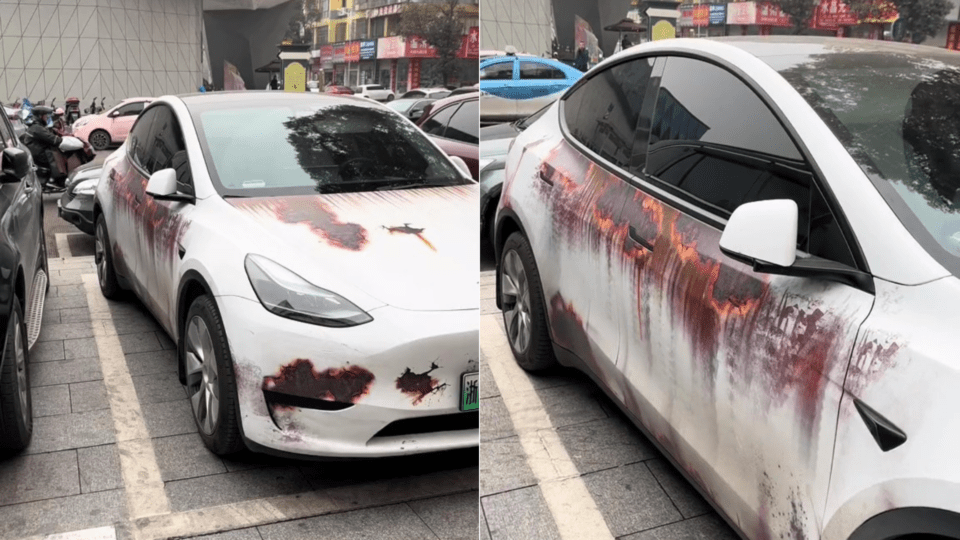 Auto de lujo con calcomanías de manchas de óxido llama la atención en China