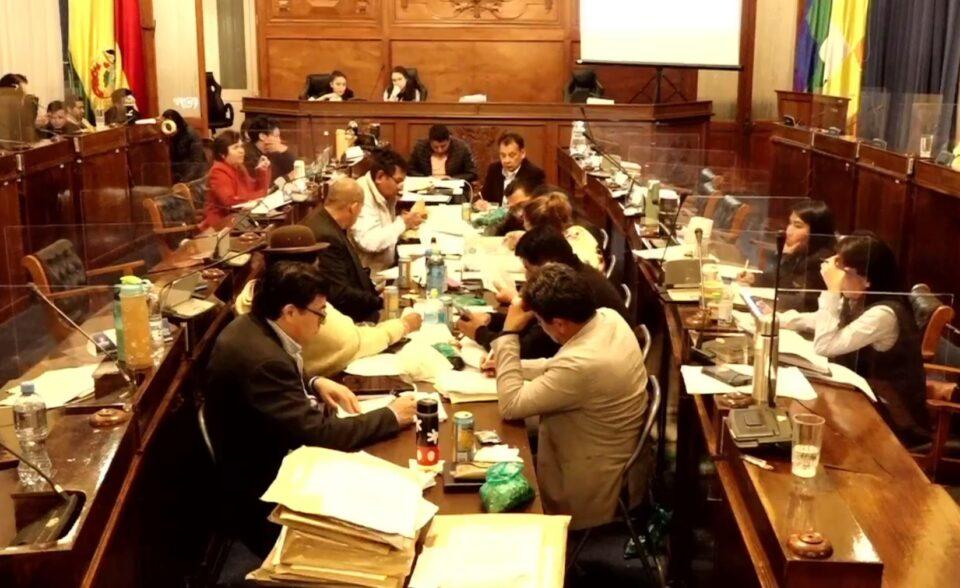 Las únicas dos postulantes mujeres al TCP fueron inhabilitadas por la Comisión Mixta de Constitución
