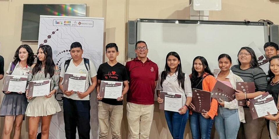 Agetic capacitó a 207 niñas y adolescentes en robótica con el programa RobóTICas en Beni