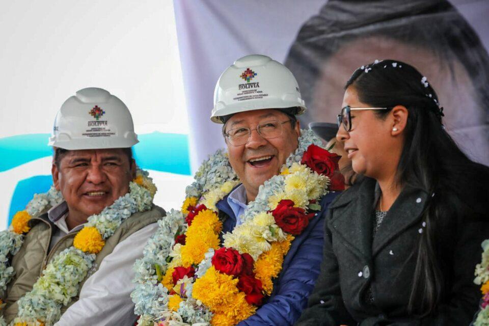 Presidente Arce entrega 129 viviendas en El Alto y anuncia la construcción de nuevas obras