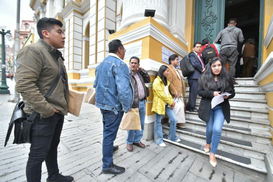 Filas de abogados en la Asamblea a un día del cierre de postulaciones a las judiciales