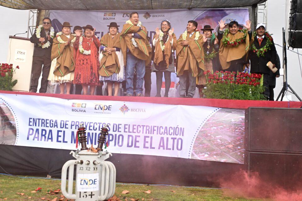 El Alto recibió cinco proyectos de electrificación beneficiando a 342 familias