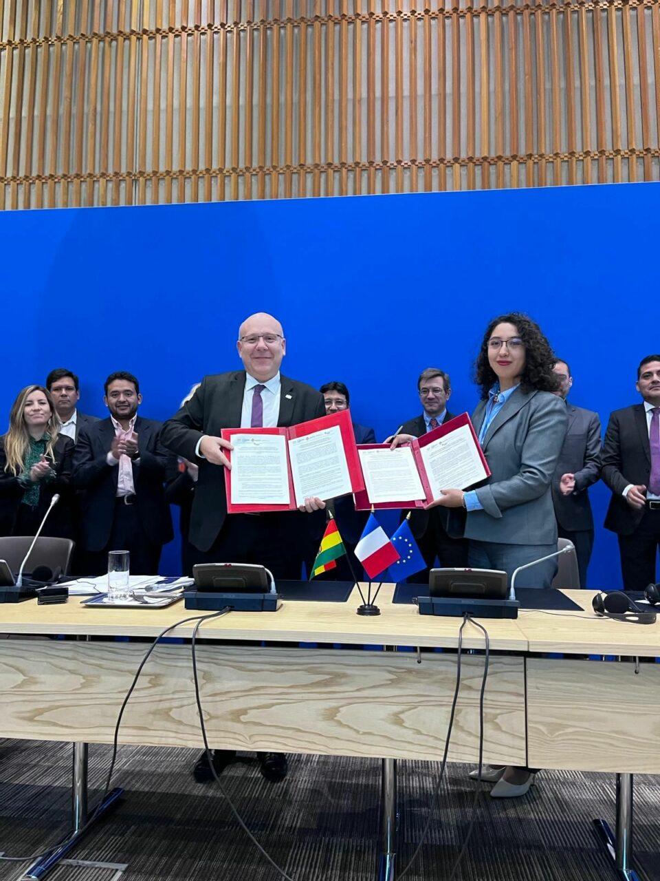 YLB y BRGM de Francia firman acuerdo para los estudios hídricos en los salares de Bolivia